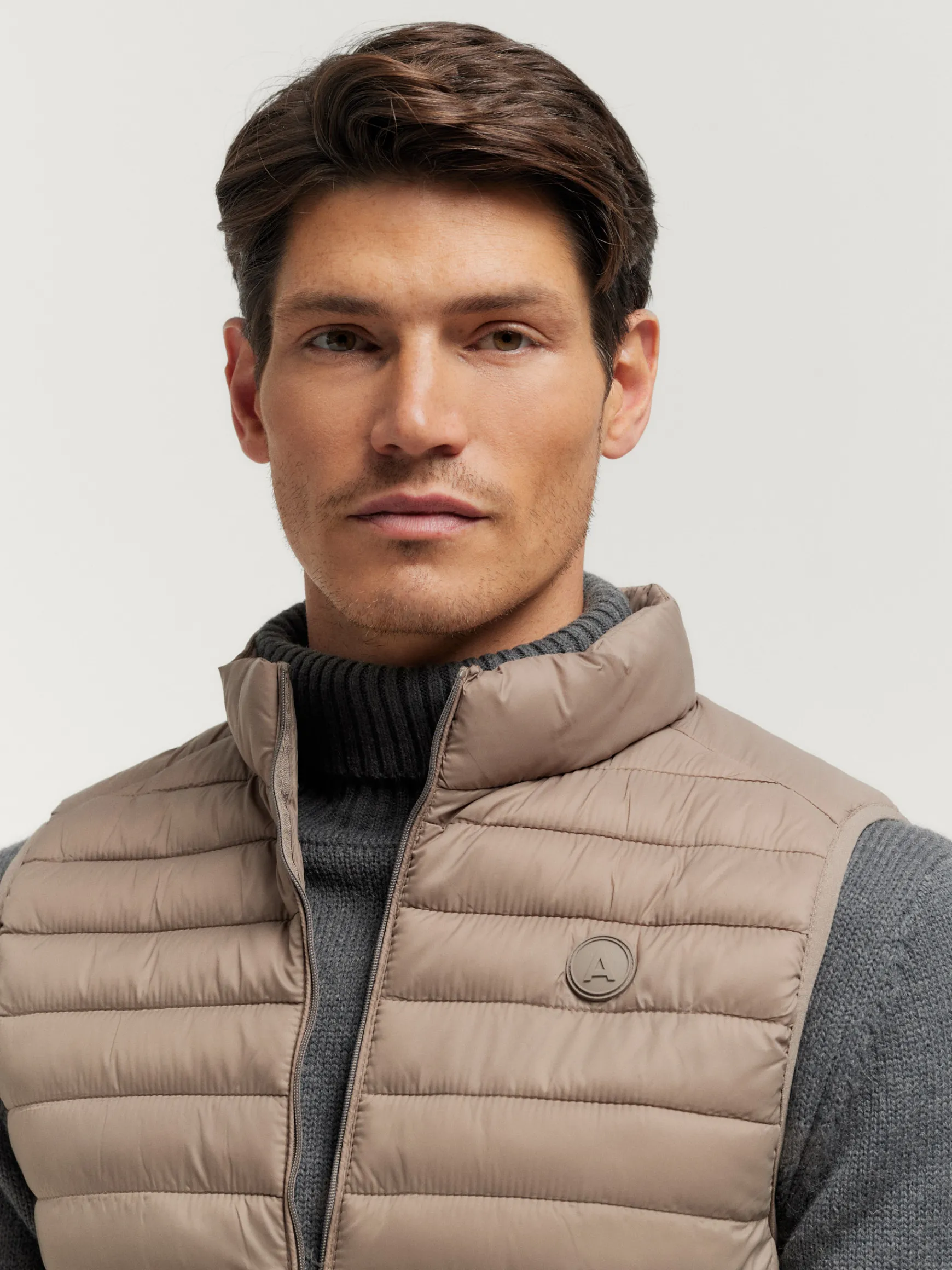 Alvaro Moreno Chalecos|CHALECO NIRO Camel